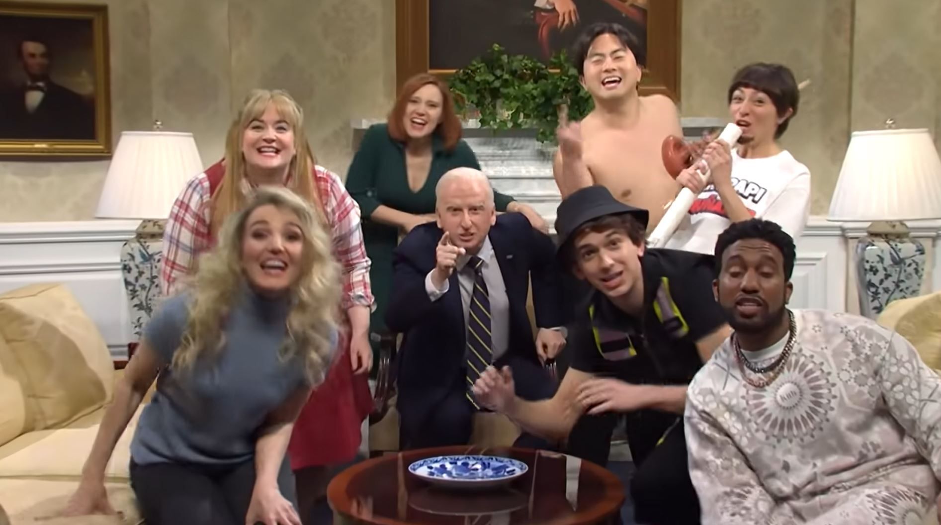 'Biden' gets advice from TikTok influencers in new SNL cold open | The Week
