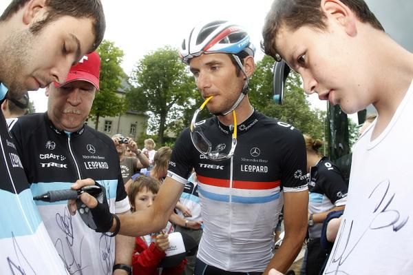 Frank Schleck (Leopard Trek) signs in