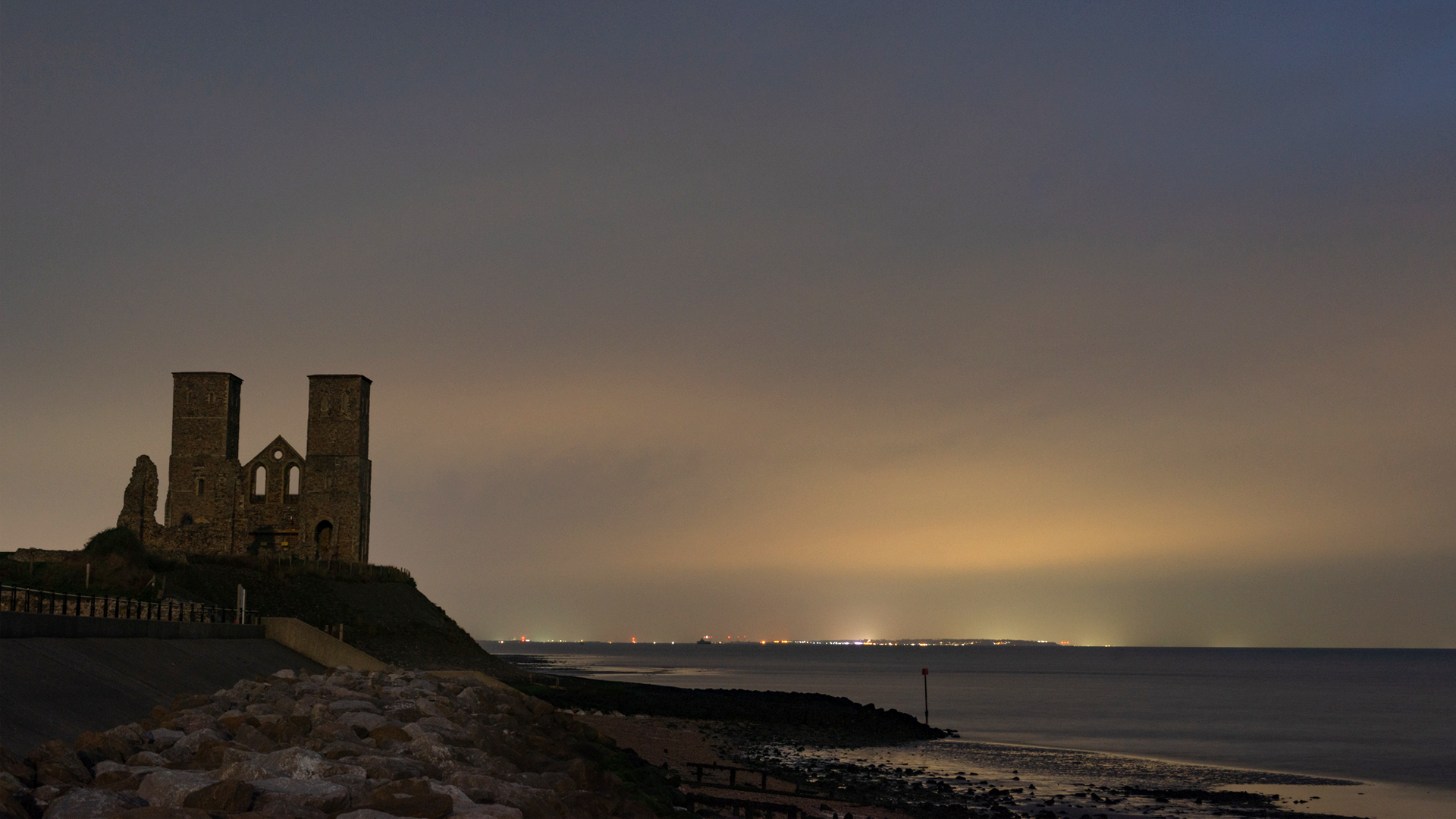 Joby GorrillaPod 5K Tripod review: image of port at night