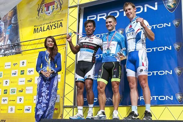 Sprint points podium (l-r): Anuar Manan (2nd,Terengganu Cycling Team), Andrea Guardini (1st,Farnes Vini/Neri Sottoli), and Boris Shpilevsky (3rd,Tabriz Petrochemical).