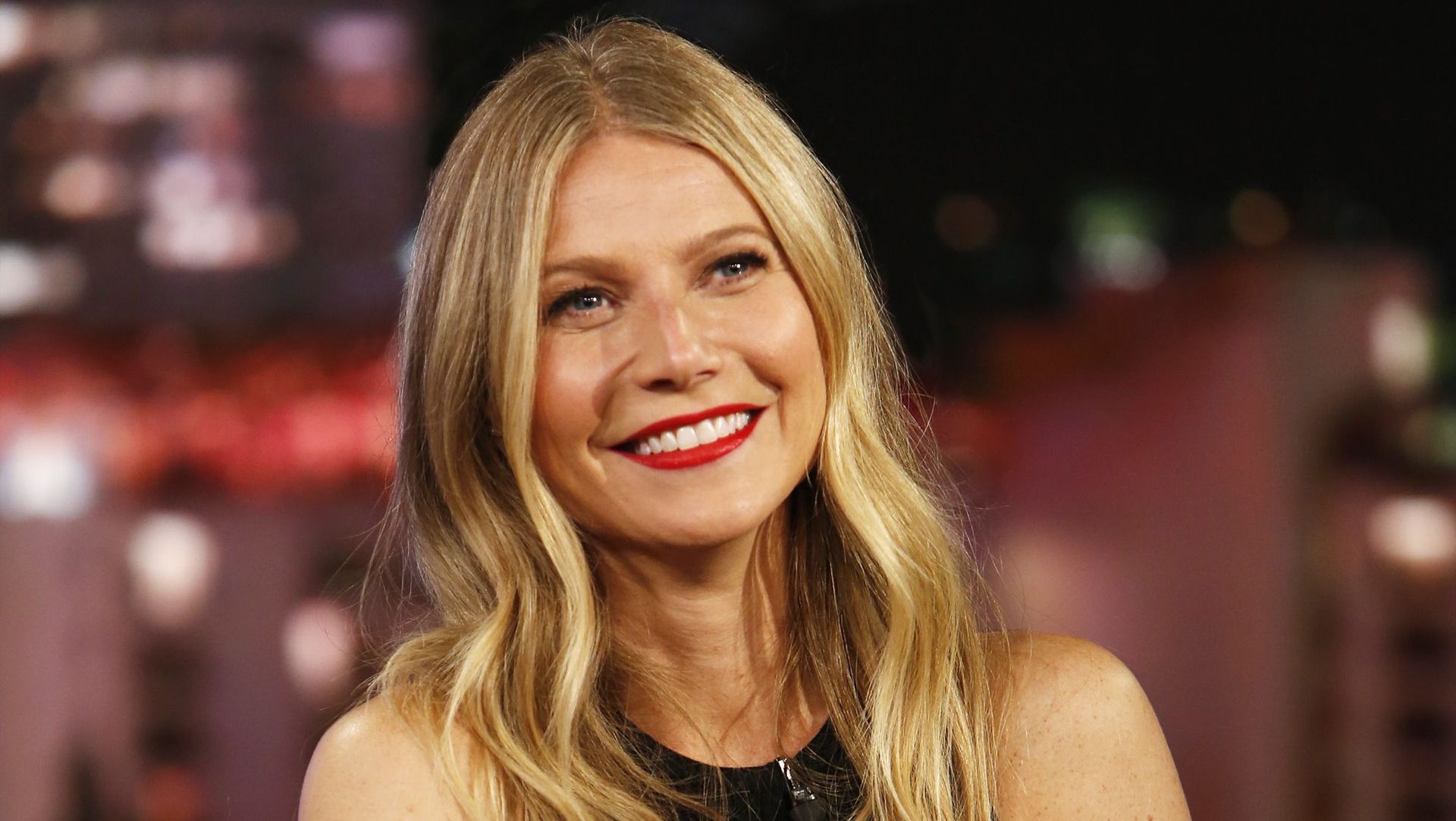Paltrow Felt Depressed After Pregnancy Celebrities With(00)