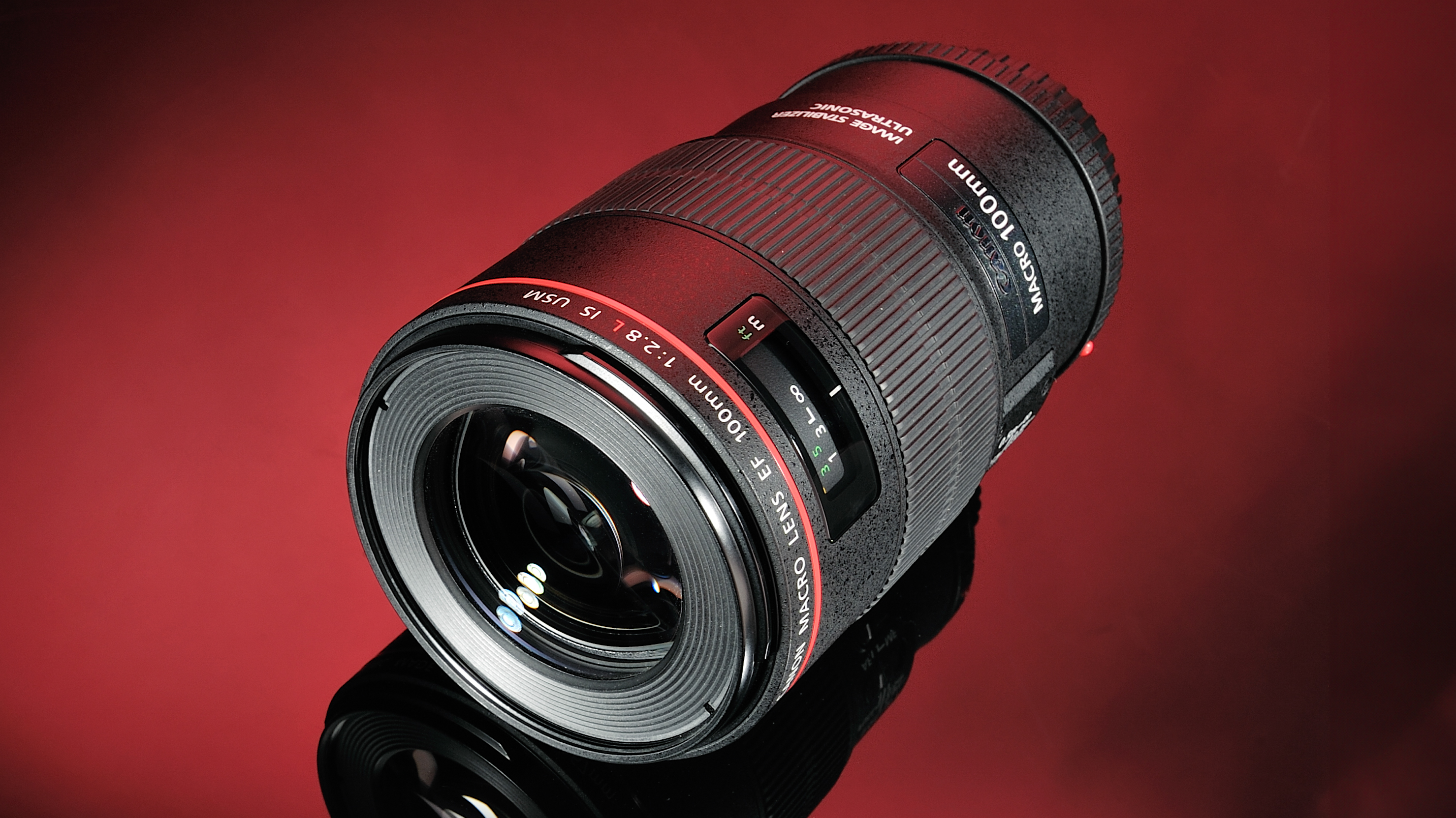 Canon EF 100mm f/2.8L Macro lens
