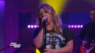 Kelly Clarkson singing "Tennessee Whiskey" on The Kelly Clark Show