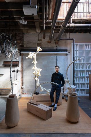 Se Yoon Park in his Brooklyn studio, 2021, courtesy of Carvalho Park (New York).