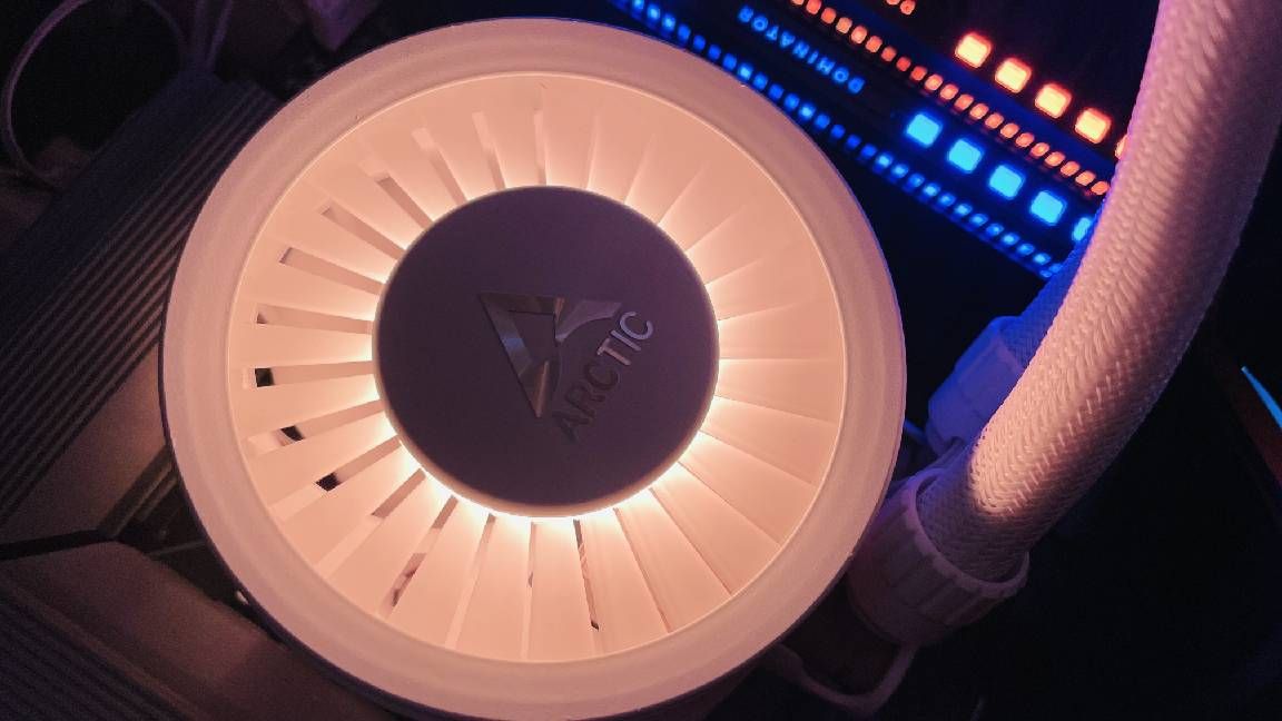 A glowing white fan with the Arctic logo on top.