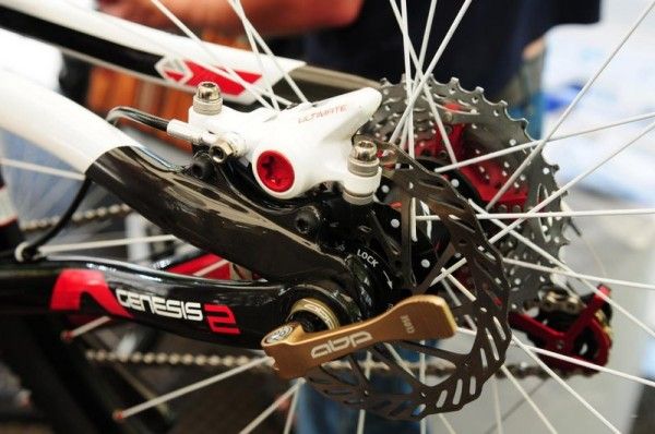 Yup, even the disc brake tabs are apparently carbon fiber.