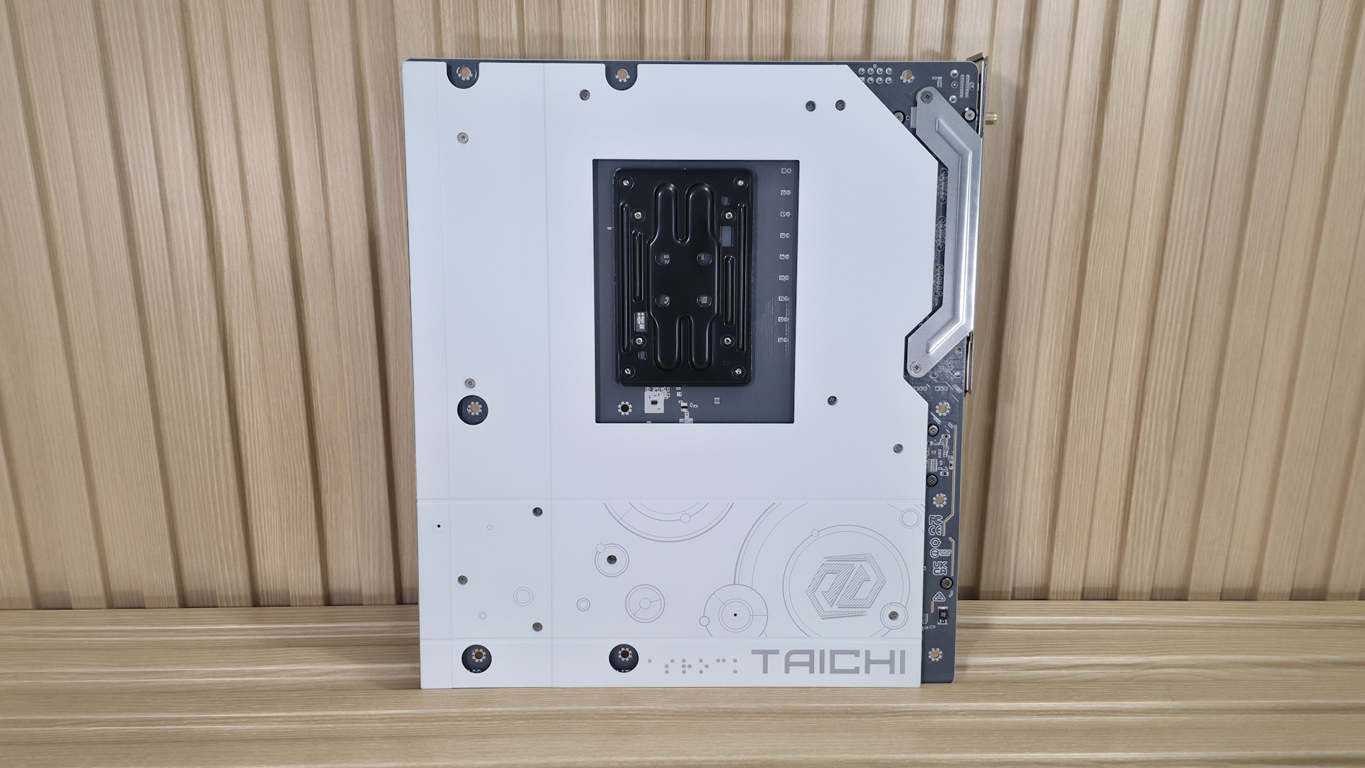 ASRock X870E Taichi White - Board images