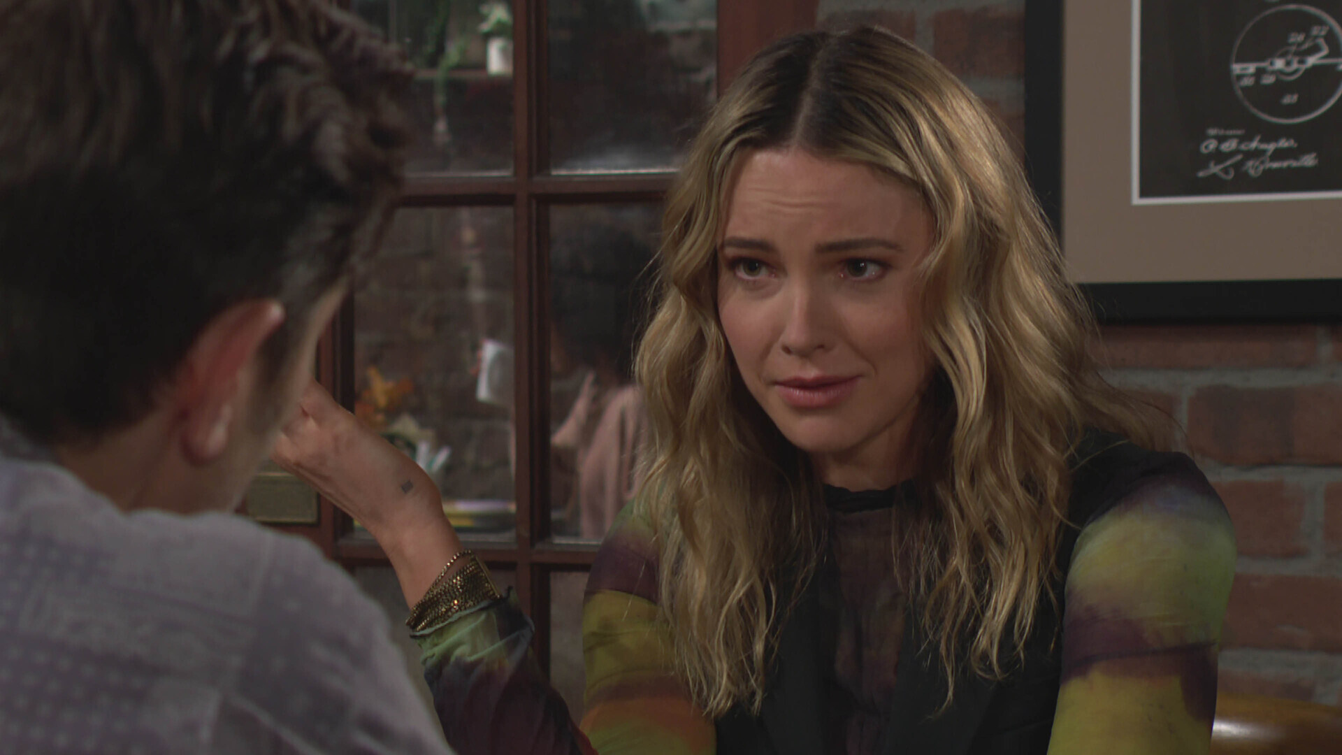 Cait Fairbanks as Tessa talking to a man in The Young and the Restless