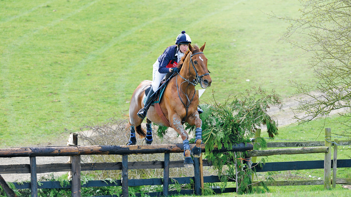 "Team R.O.R. Lycetts: A Class Act, riding in theNational Championship". Charlotte Alexander riding Earthmover (3rd)