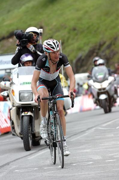 The Schleck brothers tag-teamed the yellow jersey group with Fr&auml;nk ultimately able to ride away to finish alone in third place.