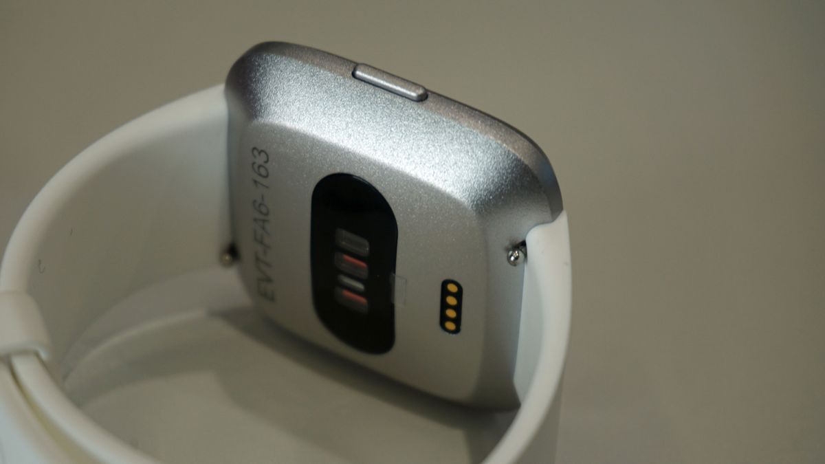 fitbit versa compari