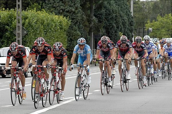 Caisse d'Epargne missed the move along with Silence Lotto, and gave chase.