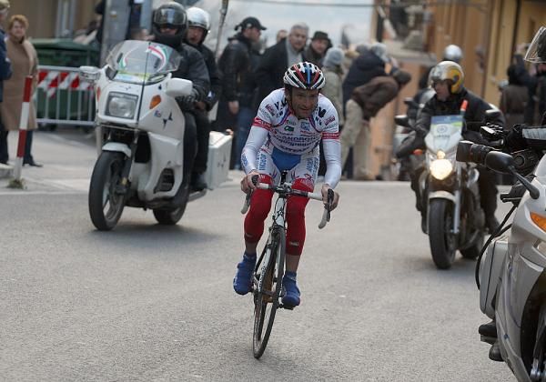 Michele Scarponi (Androni Giocattoli) heads to the stage win and overall lead.