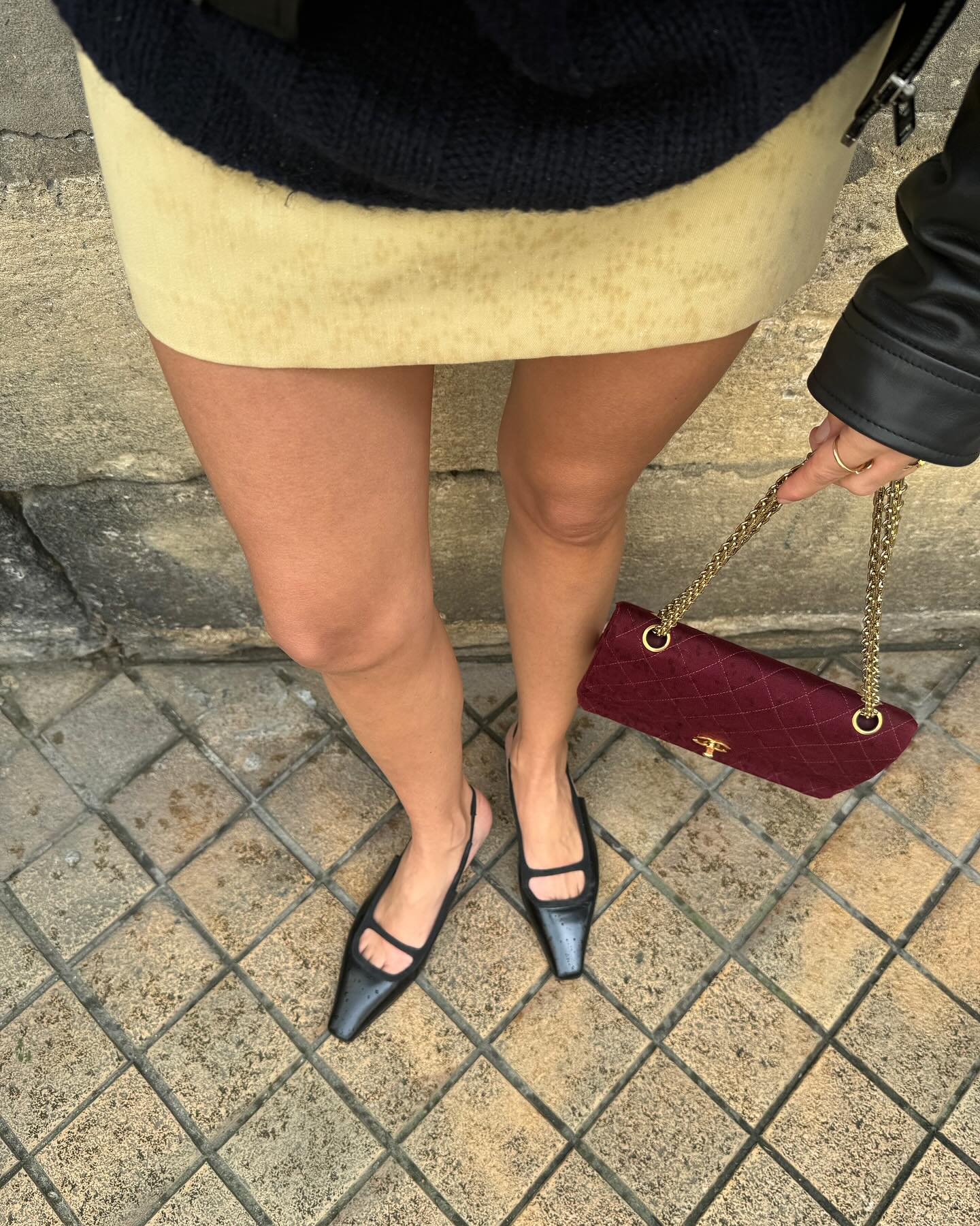 Miniskirt with slingback flats