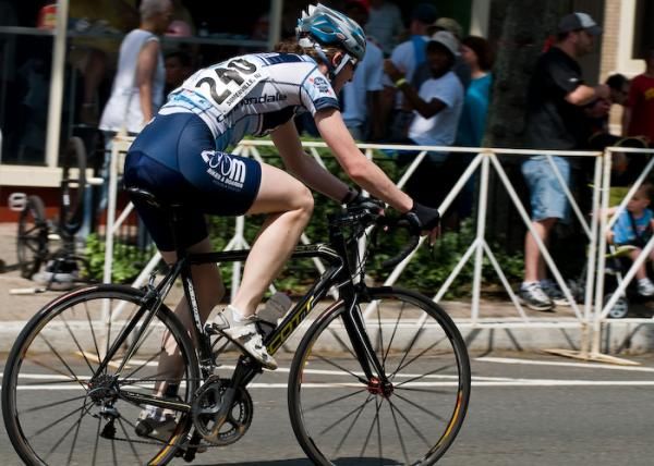While the favorites watch each other, Andrea Luebbe (Human Zoom) tries to get away