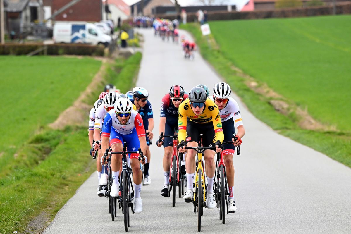 Ronde van Vlaanderen 2022 - Tour of Flanders - 106th Edition - Antwerp - Oudenaarde 272,5 km - 03/04/2022 - Olivier Le Gac (FRA - Groupama - FDJ) - Nathan Van Hooydonck (BEL - Team Jumbo - Visma) - photo Vincent Kalut/PN/SprintCyclingAgency&Acirc;&copy;2022