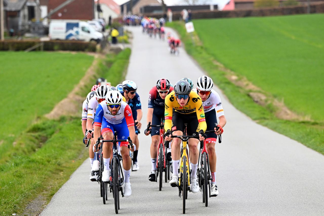Ronde van Vlaanderen 2022 - Tour of Flanders - 106th Edition - Antwerp - Oudenaarde 272,5 km - 03/04/2022 - Olivier Le Gac (FRA - Groupama - FDJ) - Nathan Van Hooydonck (BEL - Team Jumbo - Visma) - photo Vincent Kalut/PN/SprintCyclingAgency&Acirc;&copy;2022