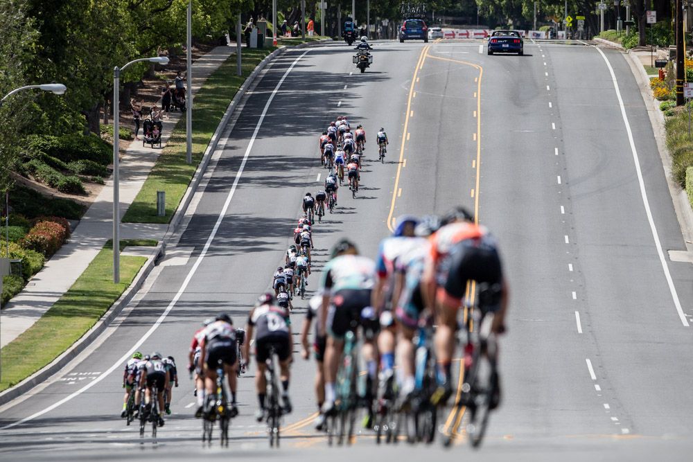 The women get strung out going into the final laps