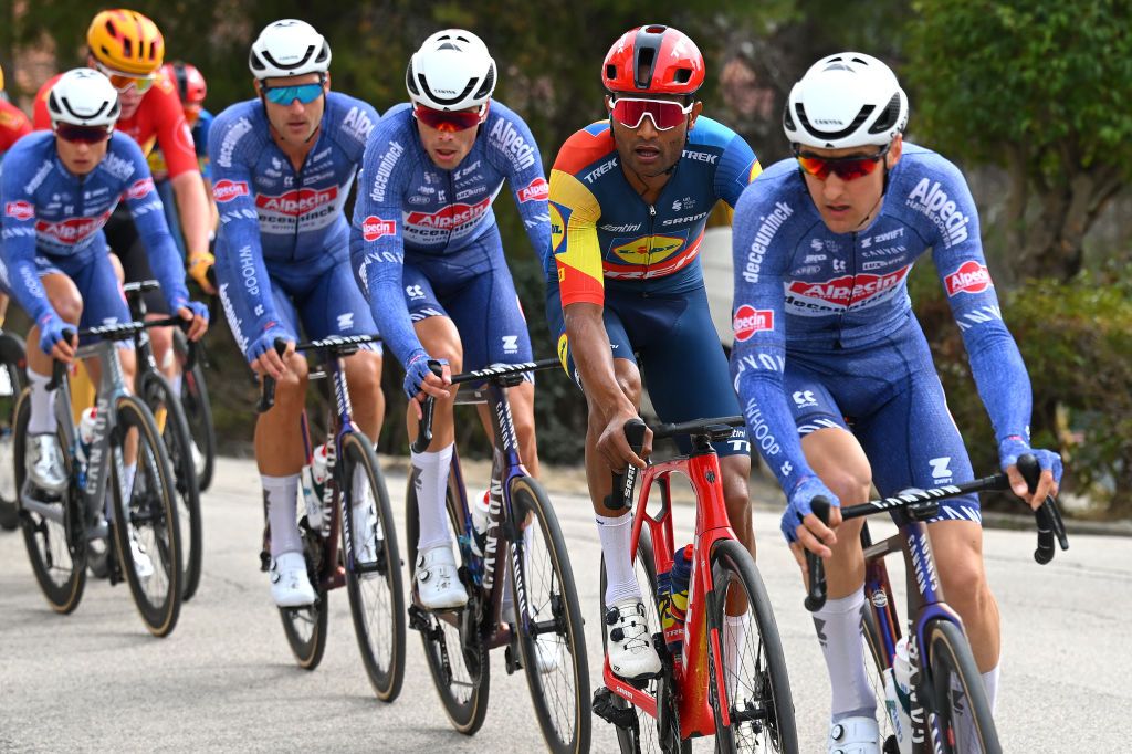 Lidl-Trek at the front of the field doing the pacemaking