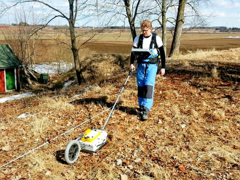 Archaeologists unearth 150-foot-long Viking feasting hall in Sweden