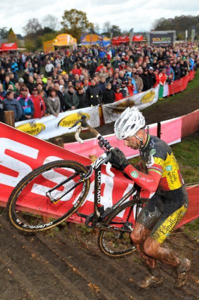 Sven Nys (Landbouwkrediet) on the steps