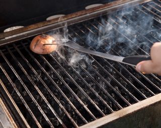 barbecue cleaning hack