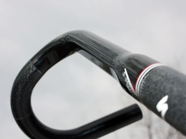 Flattened sections along the front edge of the bar do a good job of blending under-bar-routed cables into the shape