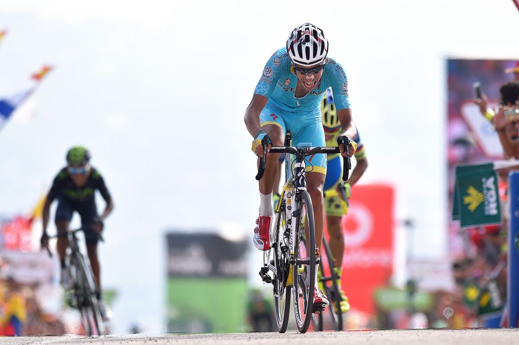 Fabio Aru (Astana) pushes it to the line