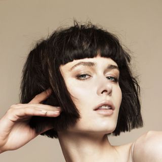 How to dry hair without hairdryer: Messy cropped bob hairstyle with fringe