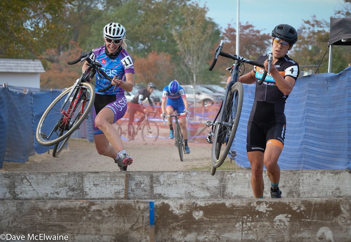 Crystal Anthony (Maxxis-Shimano) took a slight lead ahead of Christel Ferrier-Bruneau (SAS-Macogep) with two laps remaining.