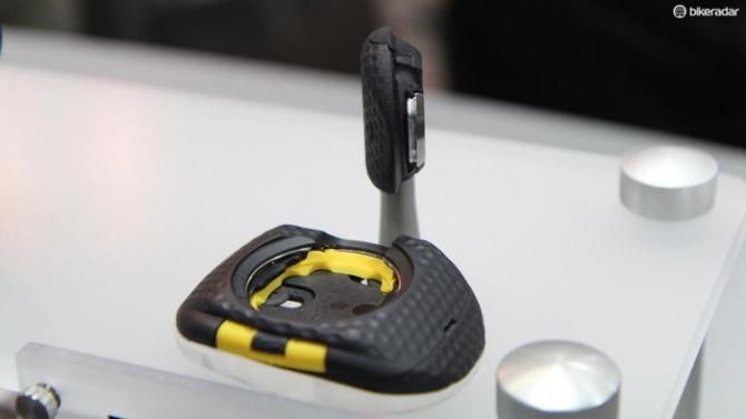 The Speedplay Zero Carbon is, as it sounds, a Zero system with a carbon body