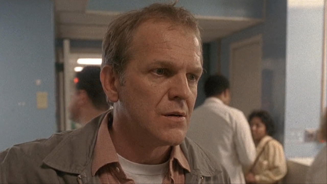 John Spencer como pai em luto em um hospital em direito & amp; Encomende a temporada 1x01