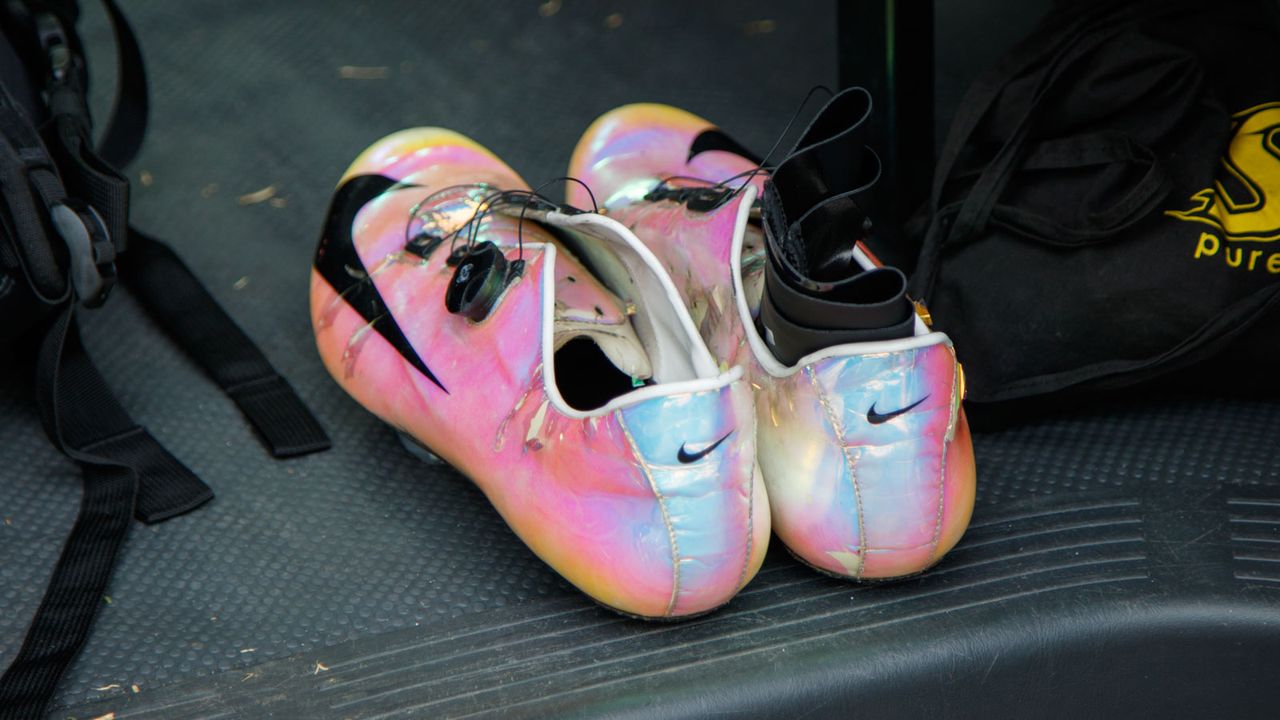 The custom Nike cycling shoes of British rider Adam Blythe. Can't miss 'em
