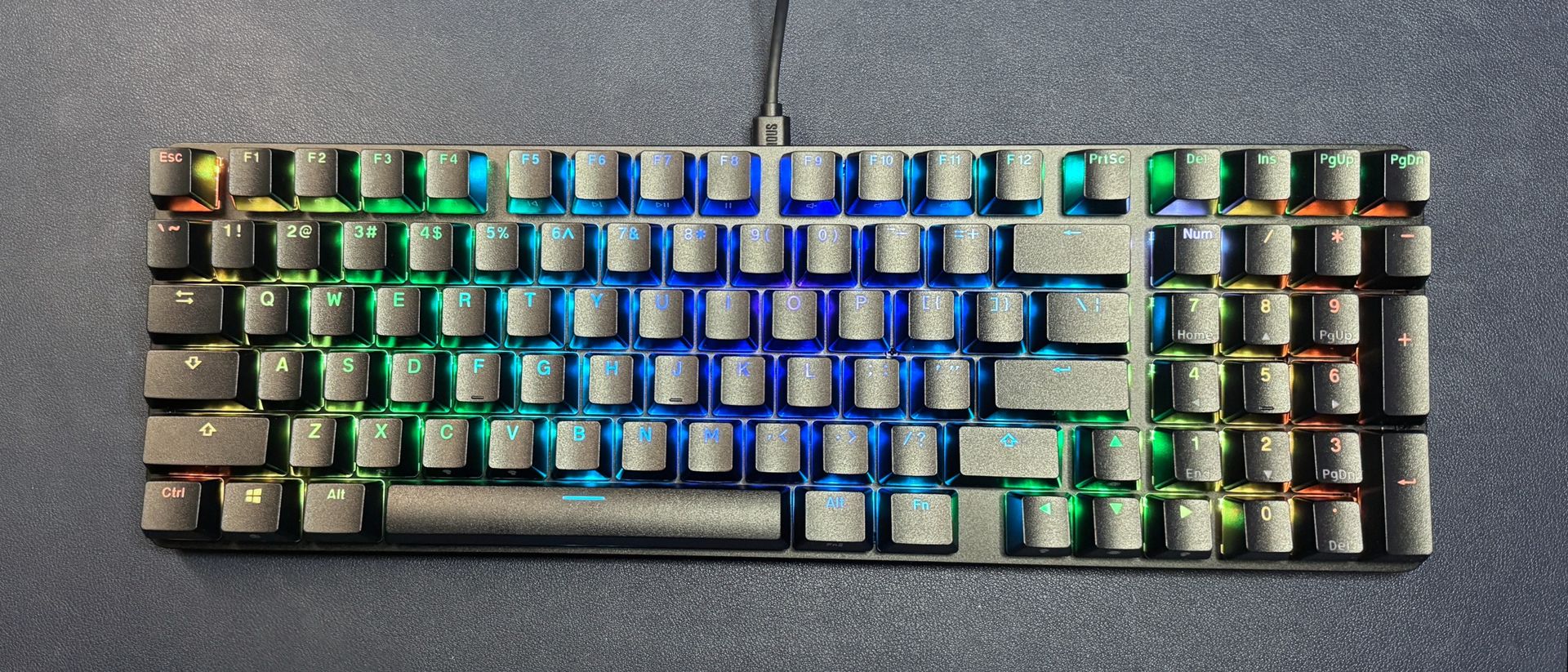 Glorious GMMK Eternal Review: Fits anywhere, sounds great