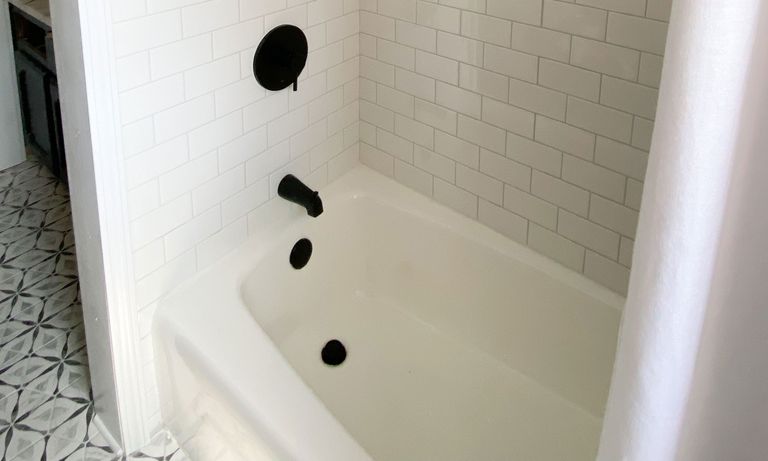 How To Refinish A Cast Iron Tub, How To Resurface A Bathtub Surround