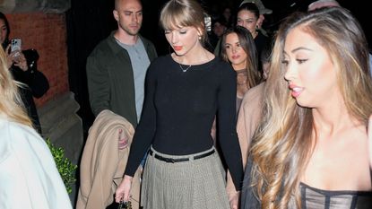 Taylor Swift at a NYC girls' dinner