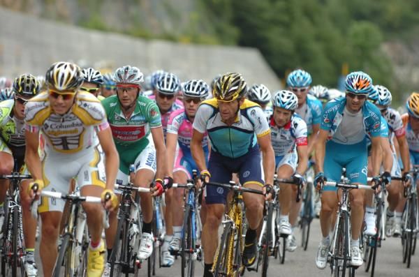 Lance Armstrong riding the Giro in 2009.