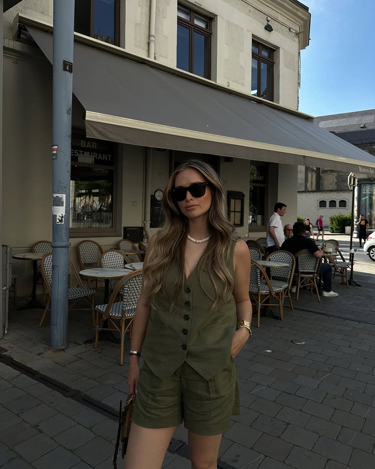 Simple Summer Outfits: @oliviafaeh wears a linen waistcoat and shorts set