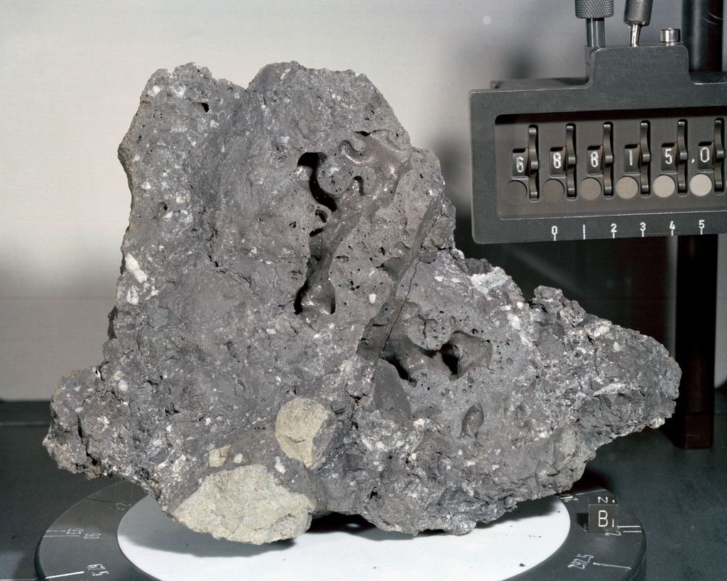 Secret Of The Sun's Early Spin May Be Buried In Moon Rock | Space