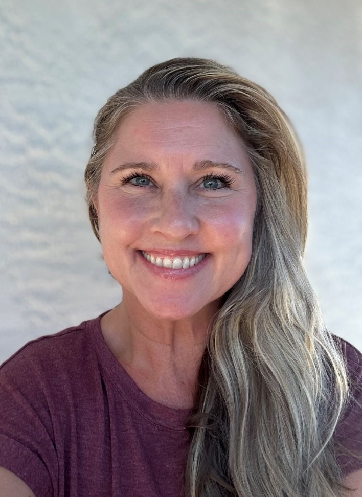 a blonde woman in a red t-shirt