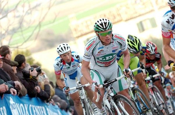 Danilo Di Luca (LPR Brakes-Farnese Vini) orders his men to the front, including Petacchi.