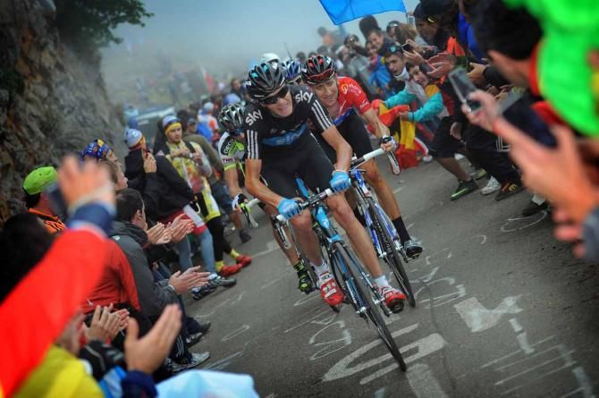 Chris Froome tries to salvage Bradley Wiggins' red jersey in 2011.