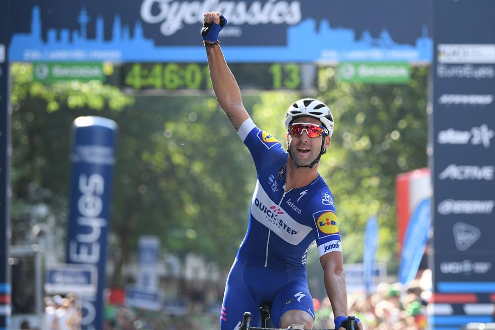Quick-Step celebrate winning EuroEyes Cyclassics Hamburg