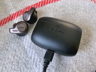 Jabra Elite 65t charging with microUSB