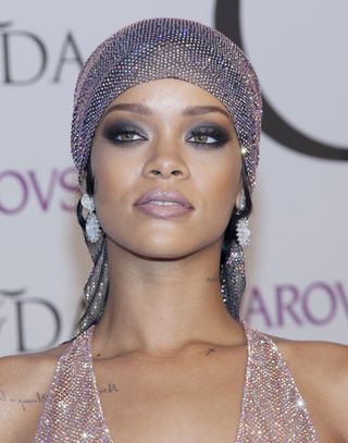 classic makeup rihanna