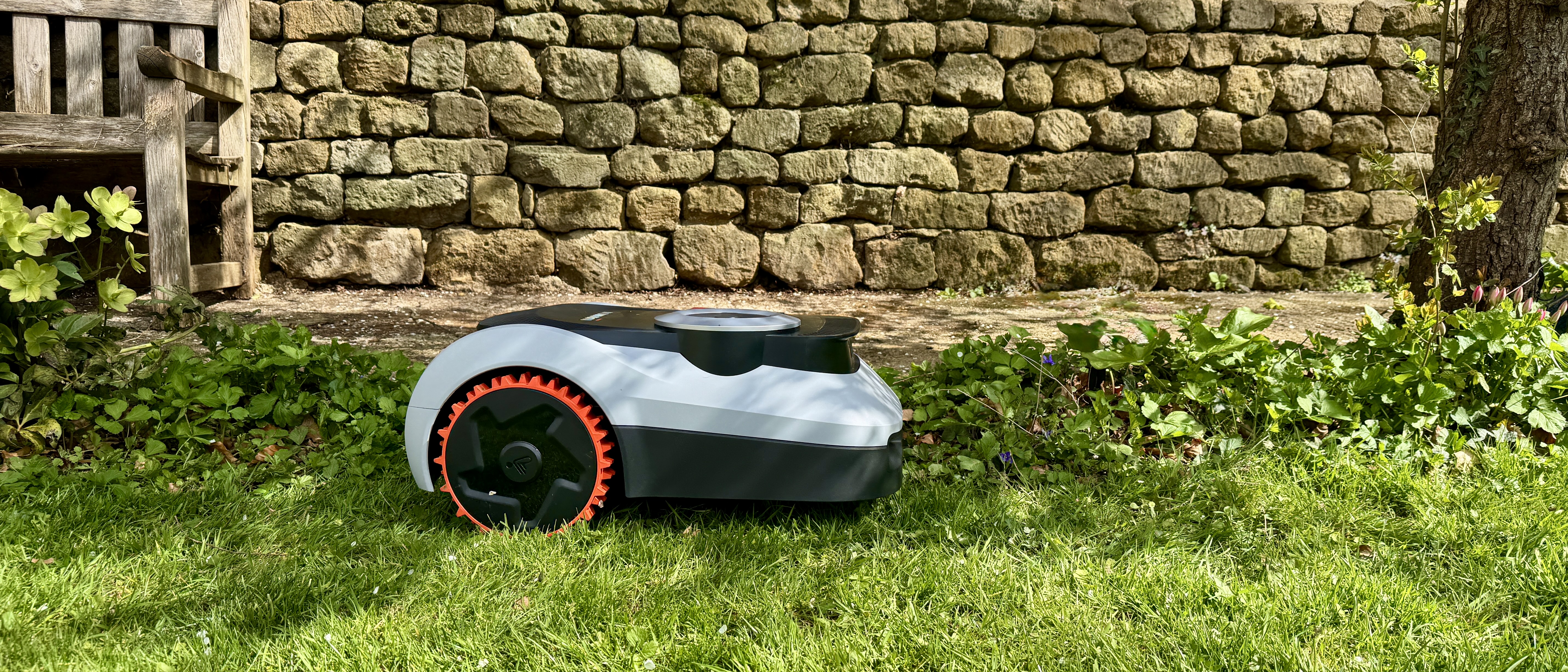 Segway Navimow i210E LiDAR Pro side view