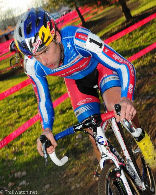 Tim Johnson (Cannondale-cyclcrossworld.com) giving maximum effort to drop Powers.