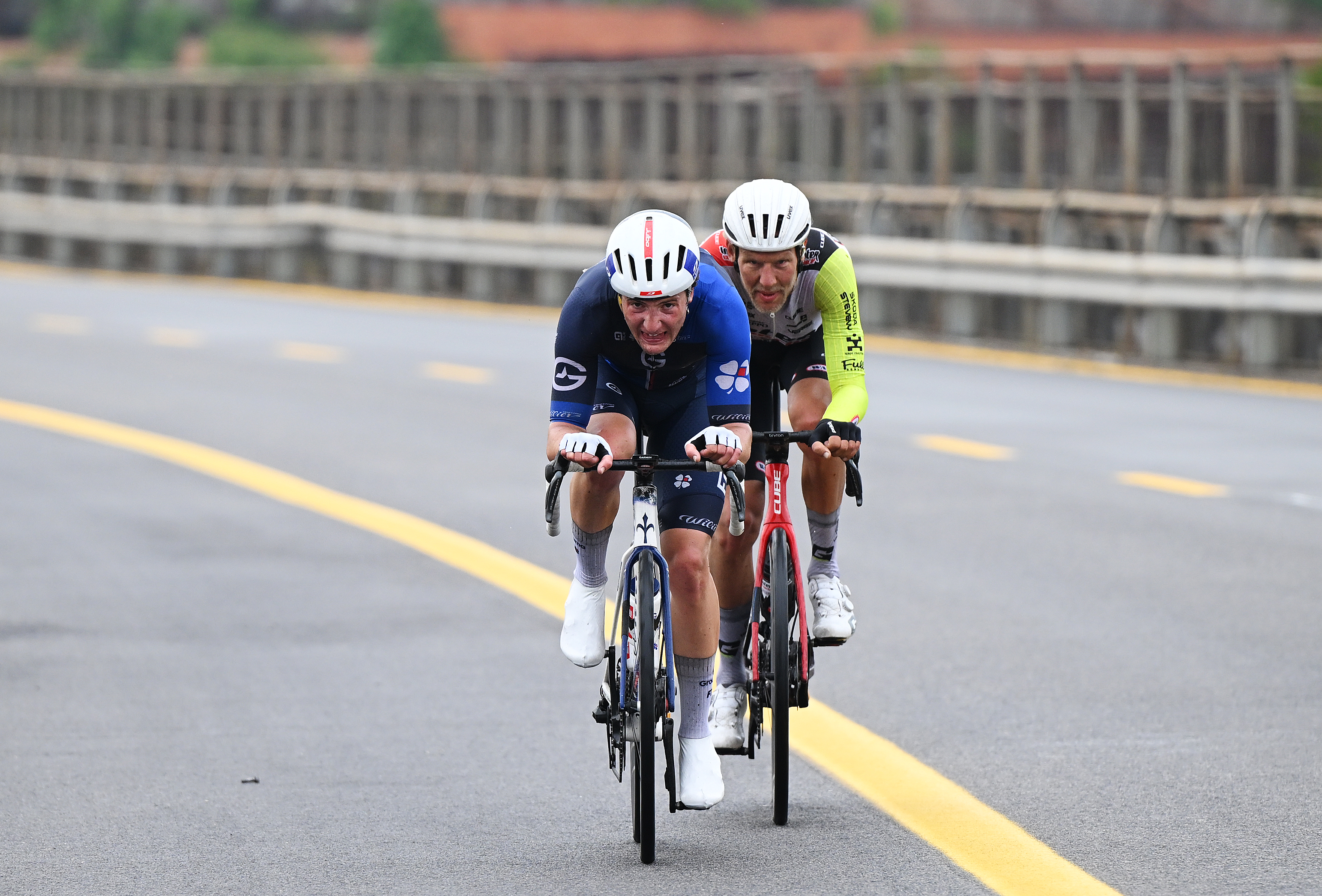 Enzo Paleni and Taco van der Hoorn in the breakaway on stage five of the Giro d&#039;Italia