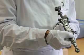 The dagger shone after its restoration.