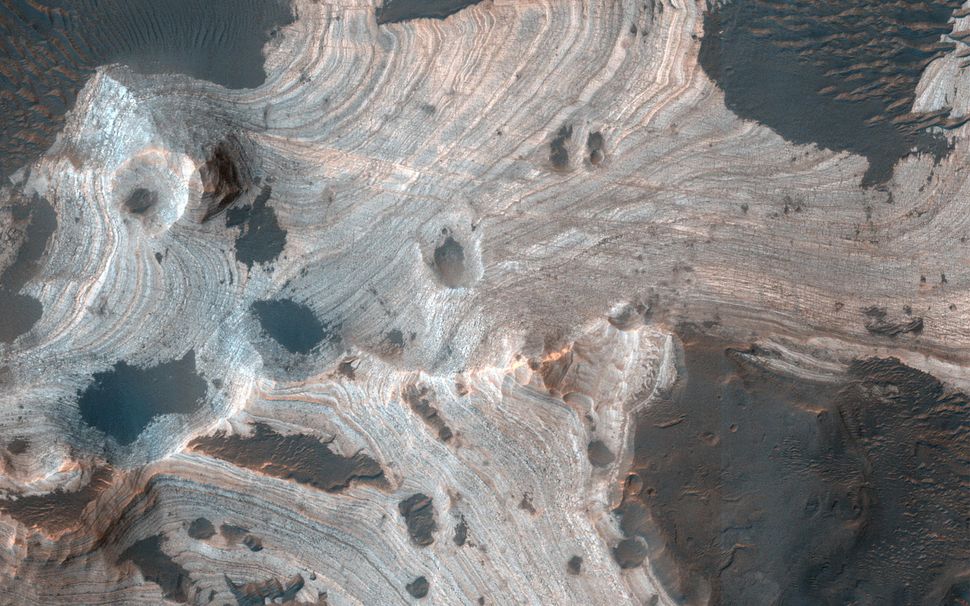Mars rock layers swirl in gorgeous crater photo